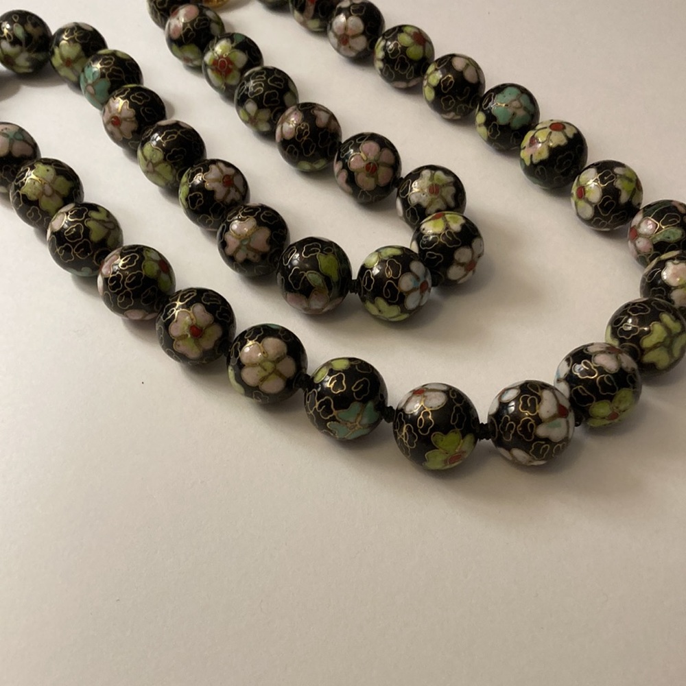 Vintage 1940s Cloisonné Black Ball Chain Knotted. Beautiful 🤩 - Picture 8 of 10